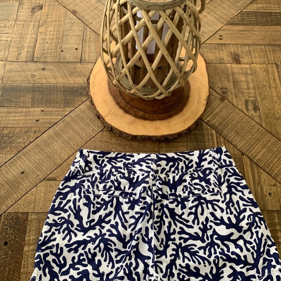 Lilly Pulitzer Navy and White Women Shorts - Picture 8 of 9